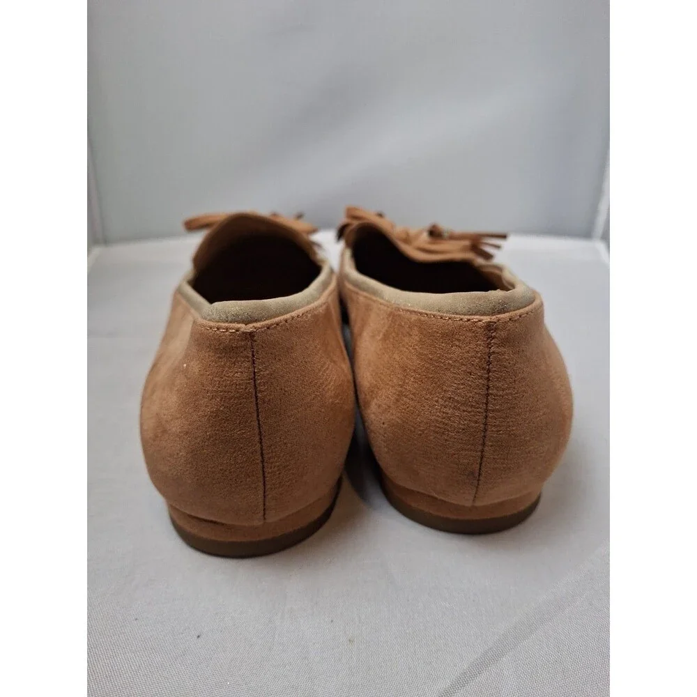 CROWN & IVY Women's Tassel Loafers Flats Tan Suede Gold Trim Slip On Size 8 M